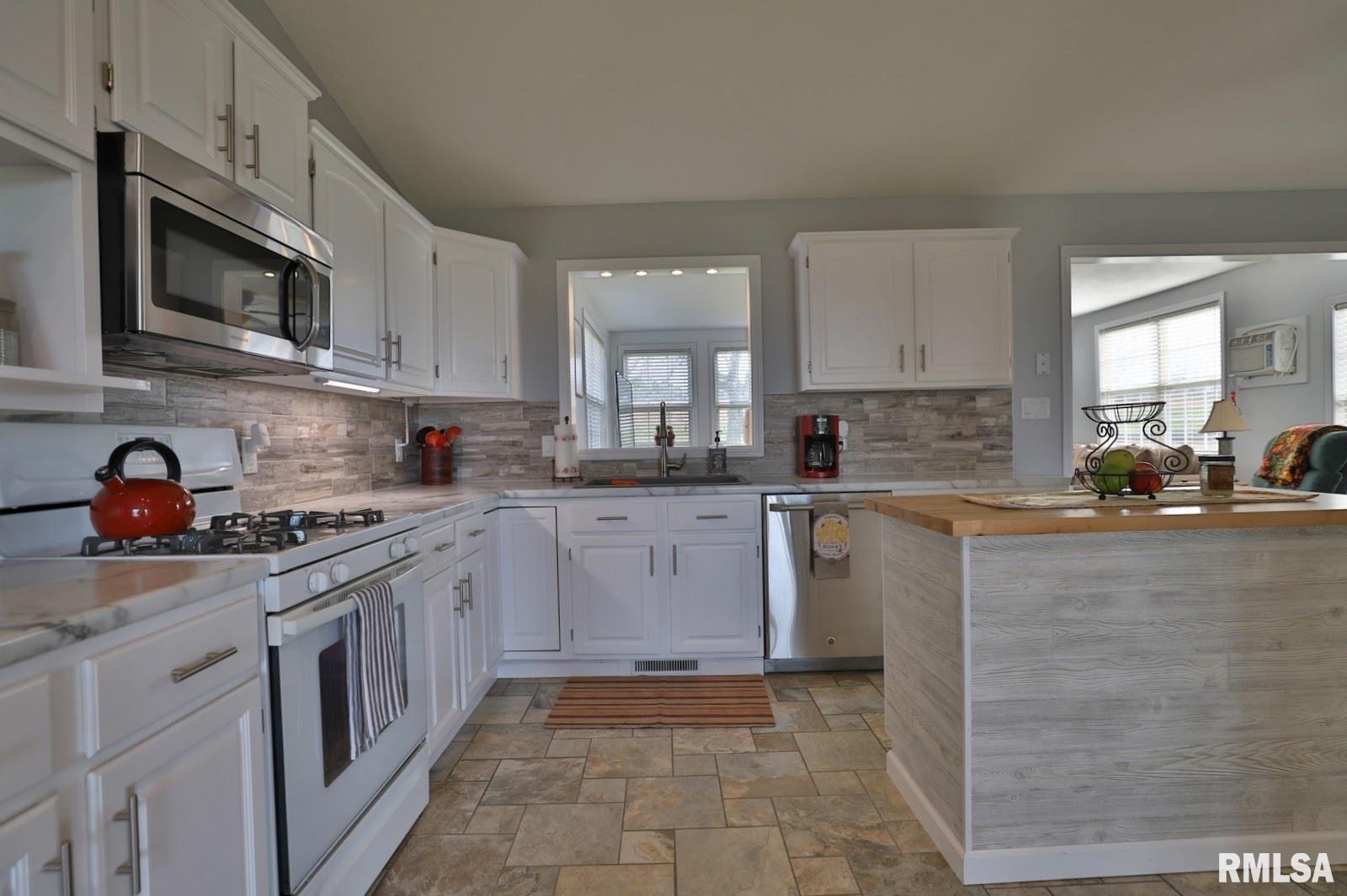 1214 Spring Bay Road East Peoria, IL 61611 - Photo 11 of 22 Gallery Image 11