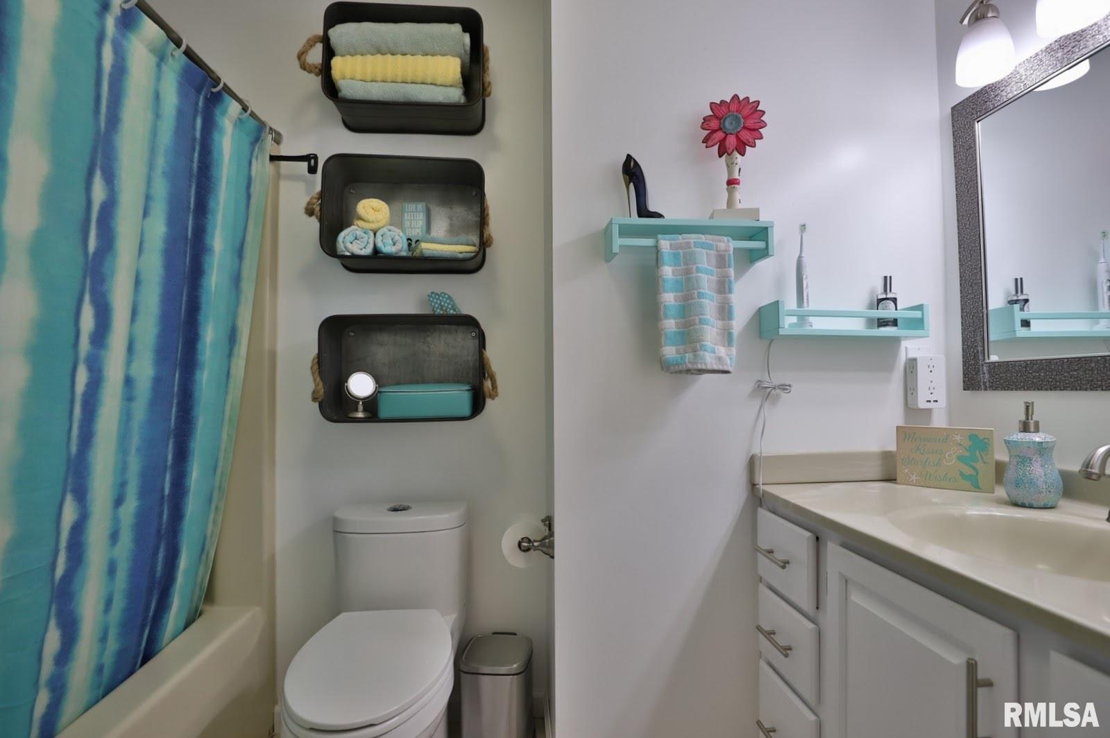 1214 Spring Bay Road East Peoria, IL 61611 - Photo 19 of 22 Gallery Image 19