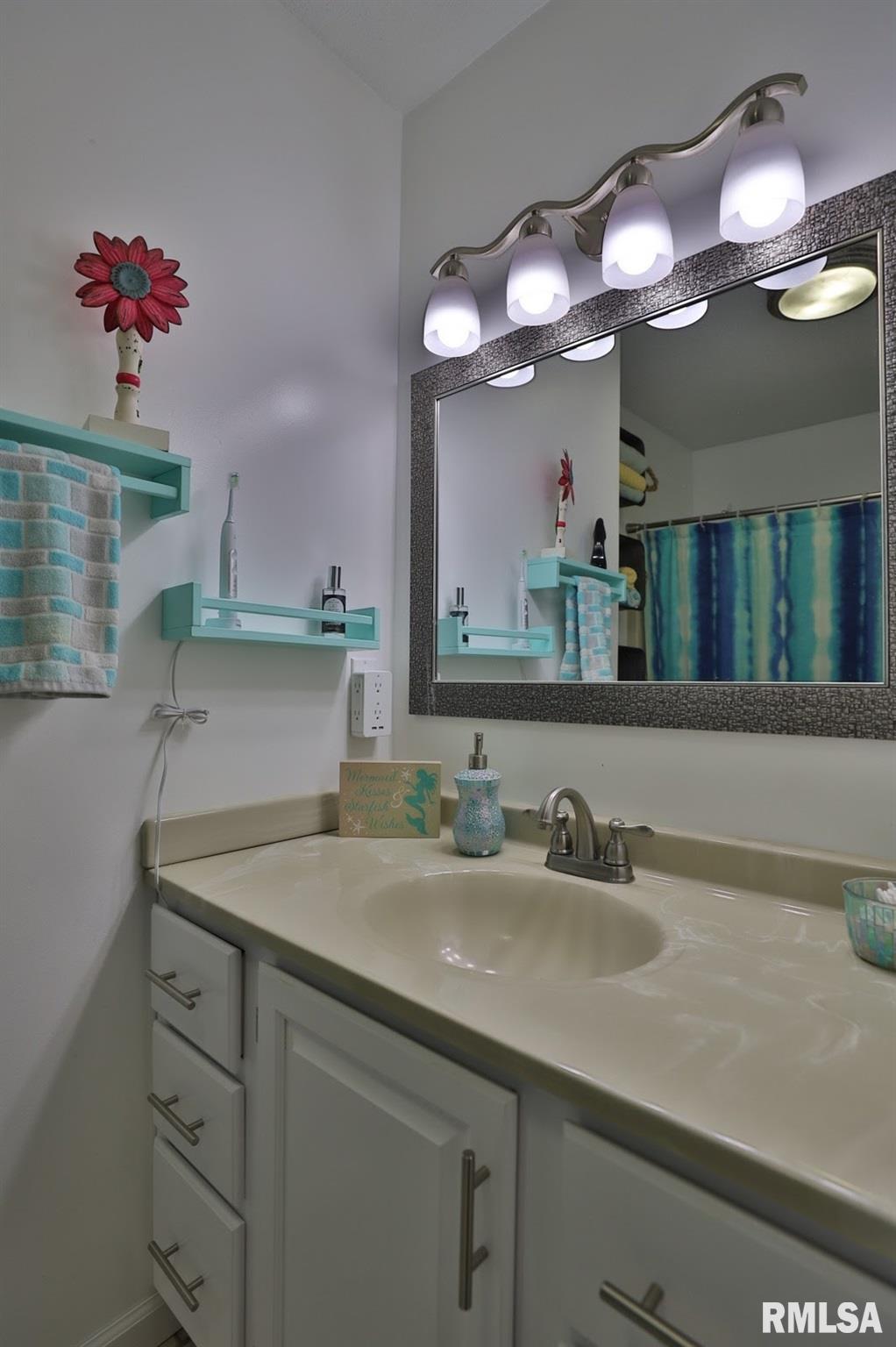 1214 Spring Bay Road East Peoria, IL 61611 - Photo 21 of 22 Gallery Image 21