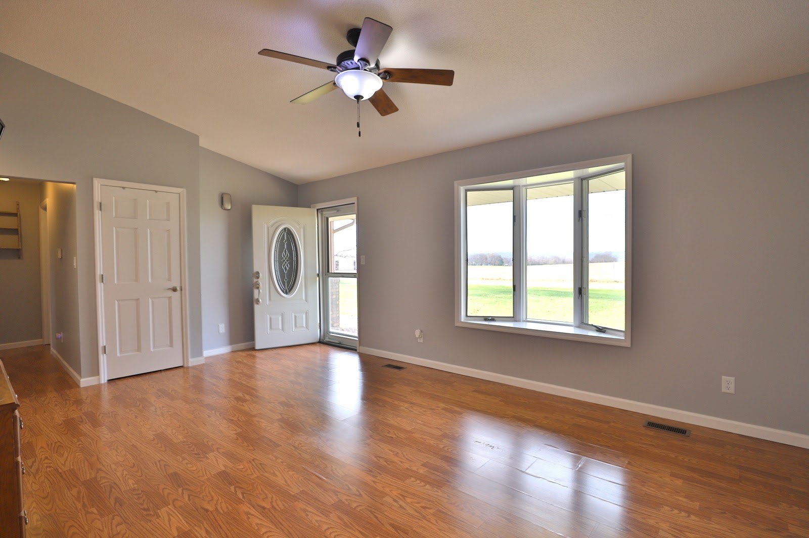1214 Spring Bay Road East Peoria, IL 61611 - Photo 6 of 22 Gallery Image 6
