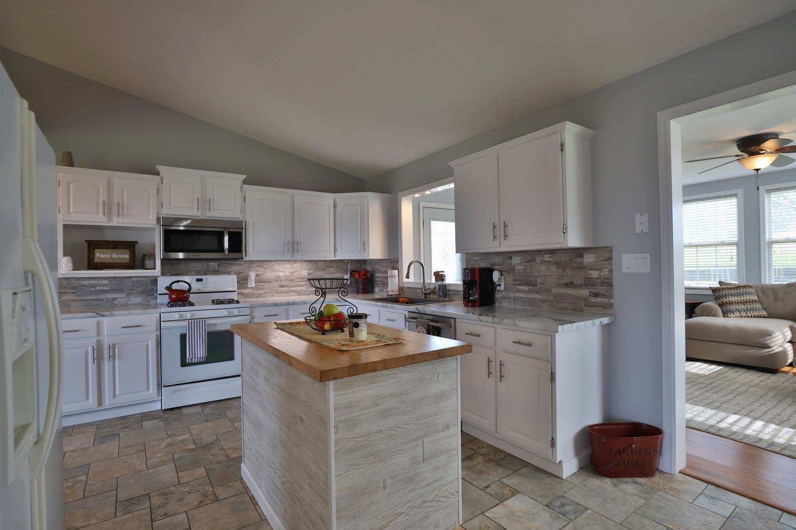1214 Spring Bay Road East Peoria, IL 61611 - Photo 10 of 22 Gallery Image 10