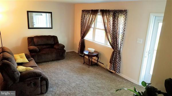 900 Hilltop Road Curtis Bay, MD 21226 - Photo 2 of 6 Living Room