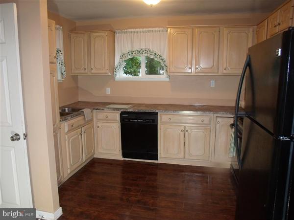 900 Hilltop Road Curtis Bay, MD 21226 - Photo 3 of 6 Kitchen