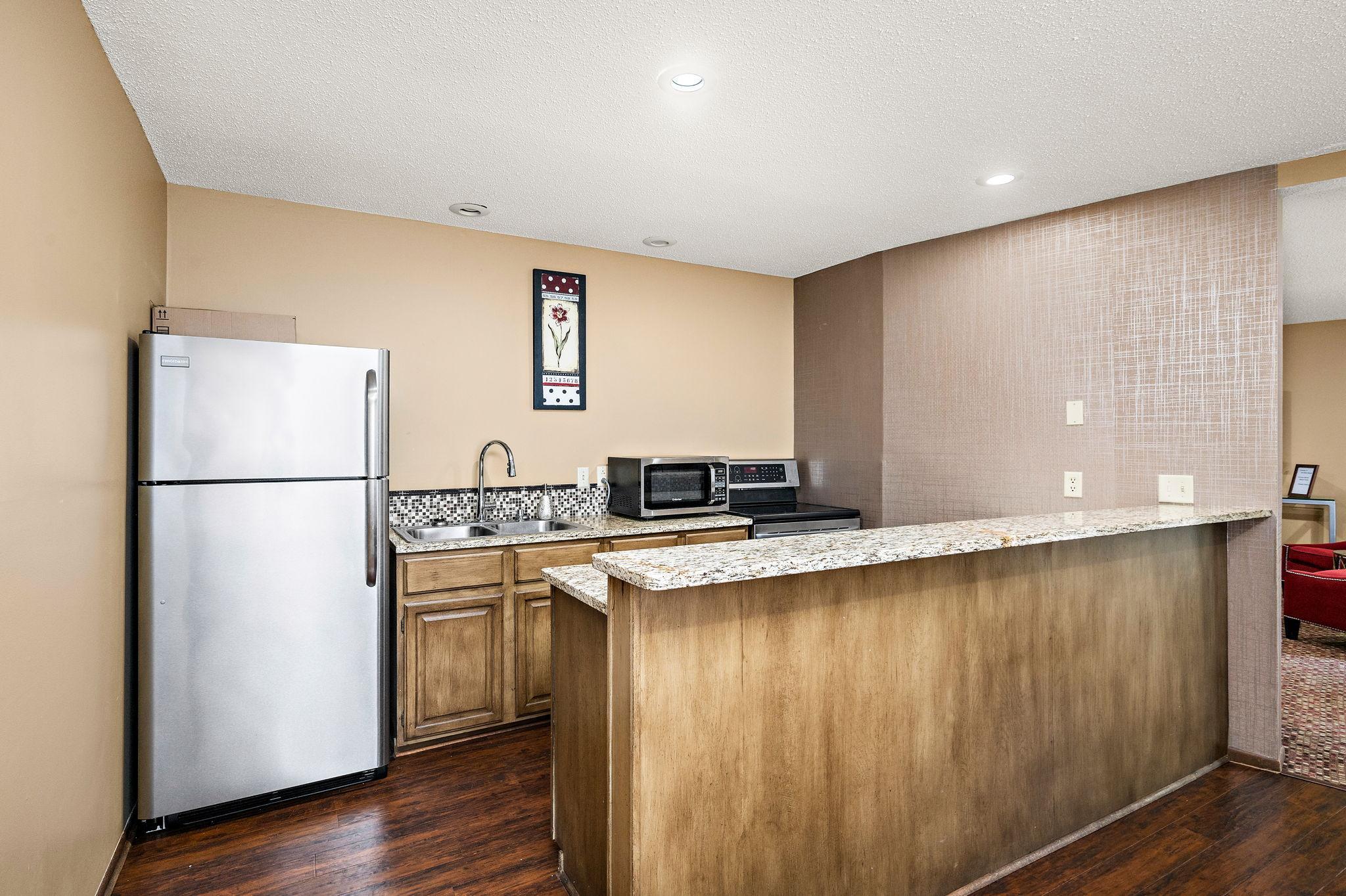 10451 Greenbrier Road, Unit 318 Minnetonka, MN 55305 - Photo 21 of 27
