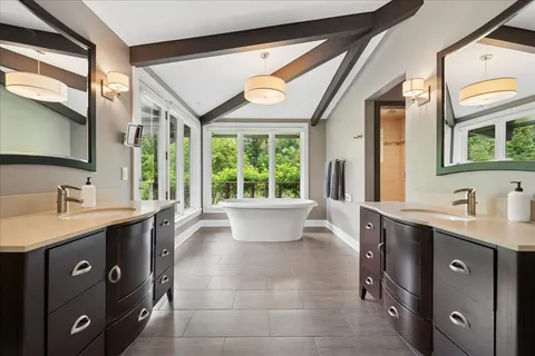 $1,675,000 | 83 Lakeview Parkway, Barrington, IL 60010