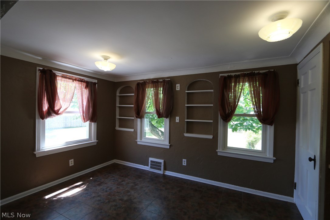 1384 Churchill Road Lyndhurst, OH 44124 - Photo 15 of 29