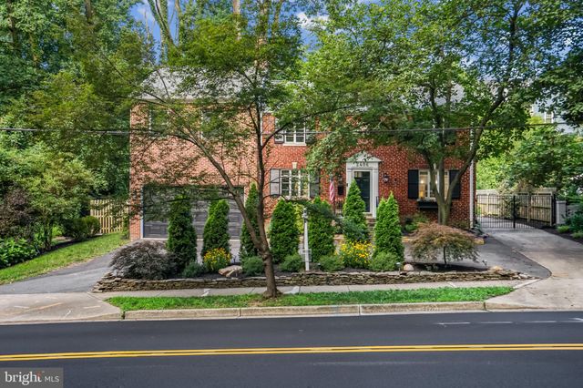 $1,056,000 | 2406 South Arlington Ridge Road, Arlington, VA 22202