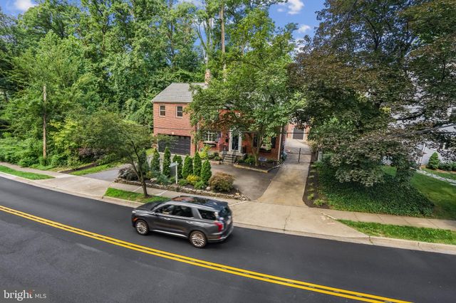 $1,056,000 | 2406 South Arlington Ridge Road, Arlington, VA 22202