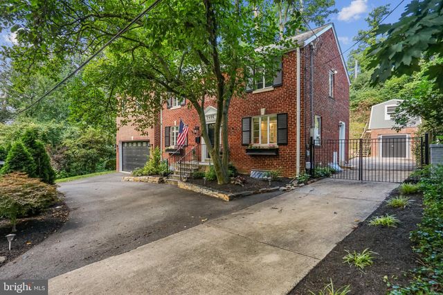 $1,056,000 | 2406 South Arlington Ridge Road, Arlington, VA 22202