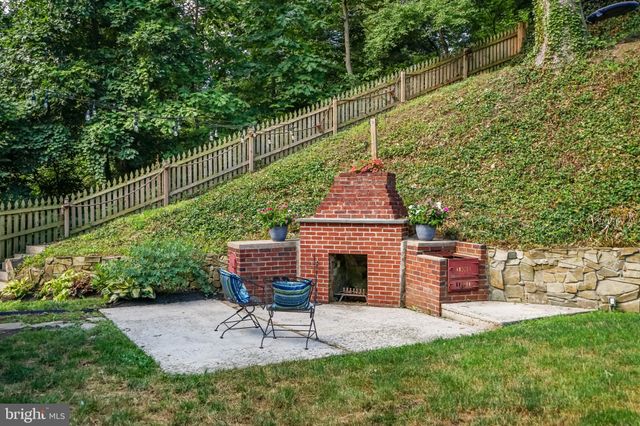 $1,056,000 | 2406 South Arlington Ridge Road, Arlington, VA 22202