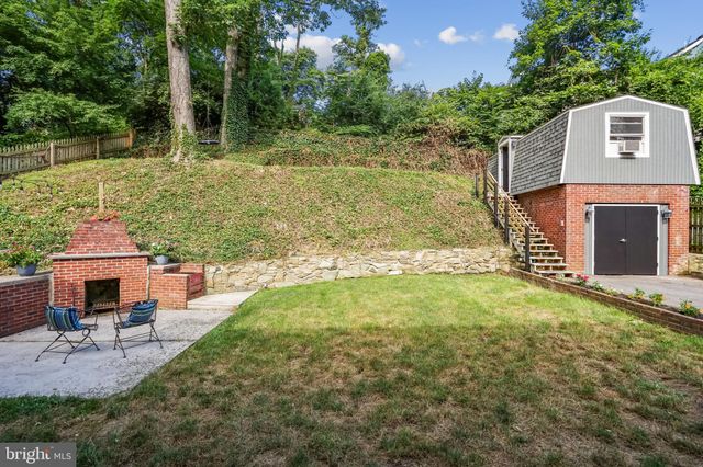 $1,056,000 | 2406 South Arlington Ridge Road, Arlington, VA 22202