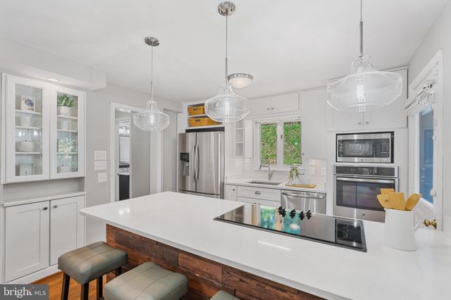 $1,056,000 | 2406 South Arlington Ridge Road, Arlington, VA 22202
