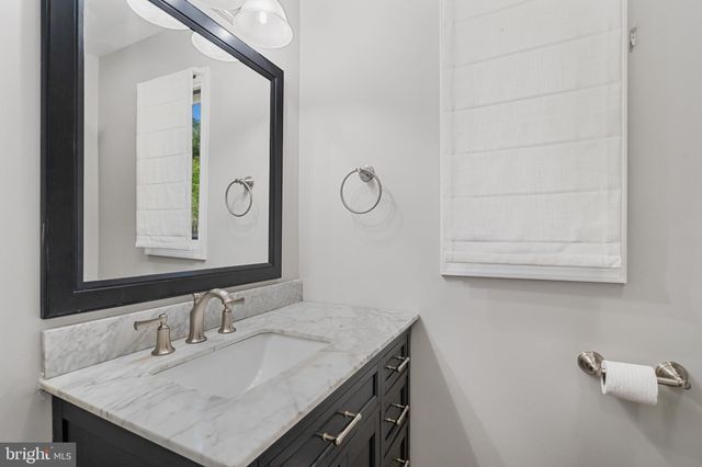 $1,056,000 | 2406 South Arlington Ridge Road, Arlington, VA 22202