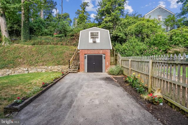 $1,056,000 | 2406 South Arlington Ridge Road, Arlington, VA 22202