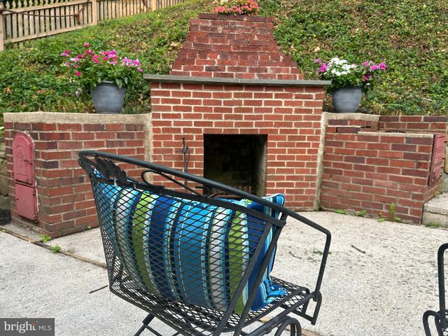 $1,056,000 | 2406 South Arlington Ridge Road, Arlington, VA 22202