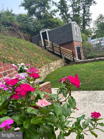 $1,056,000 | 2406 South Arlington Ridge Road, Arlington, VA 22202