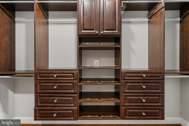 $1,056,000 | 2406 South Arlington Ridge Road, Arlington, VA 22202