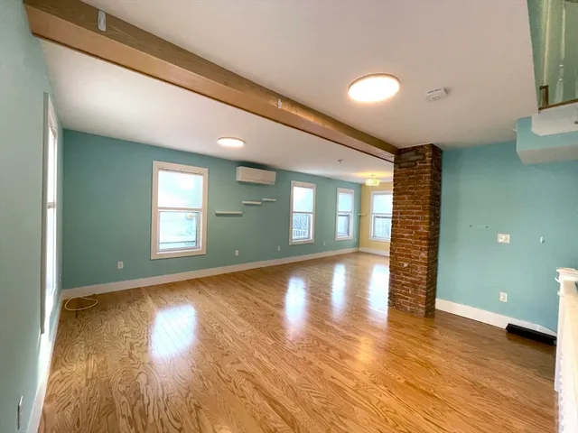 a view of an entryway with a livingroom