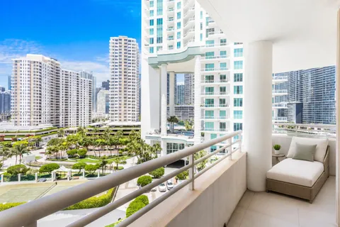 $620,000 | 888 Brickell Key Drive, Unit 1002, Miami, FL 33131