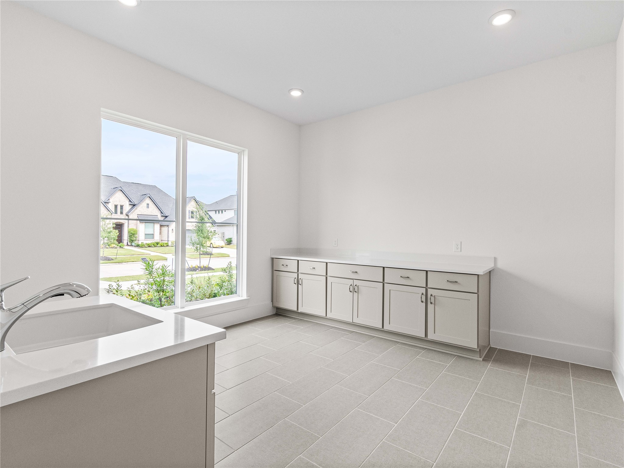 4926 Grapevine Lane Manvel, TX 77578 - Photo 11 of 41 a view of an empty room with a window