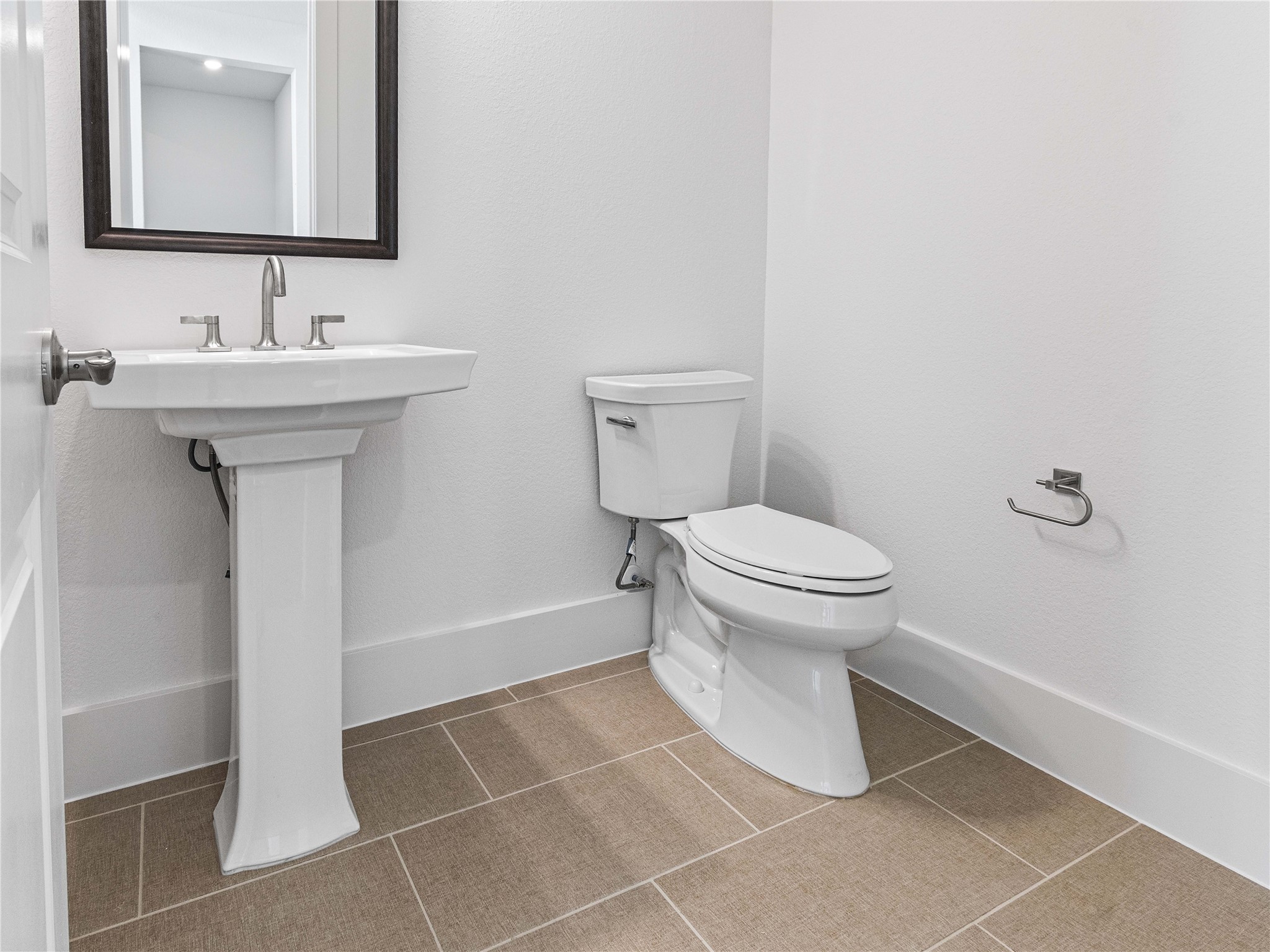 4926 Grapevine Lane Manvel, TX 77578 - Photo 15 of 41 a bathroom with a sink toilet and a mirror