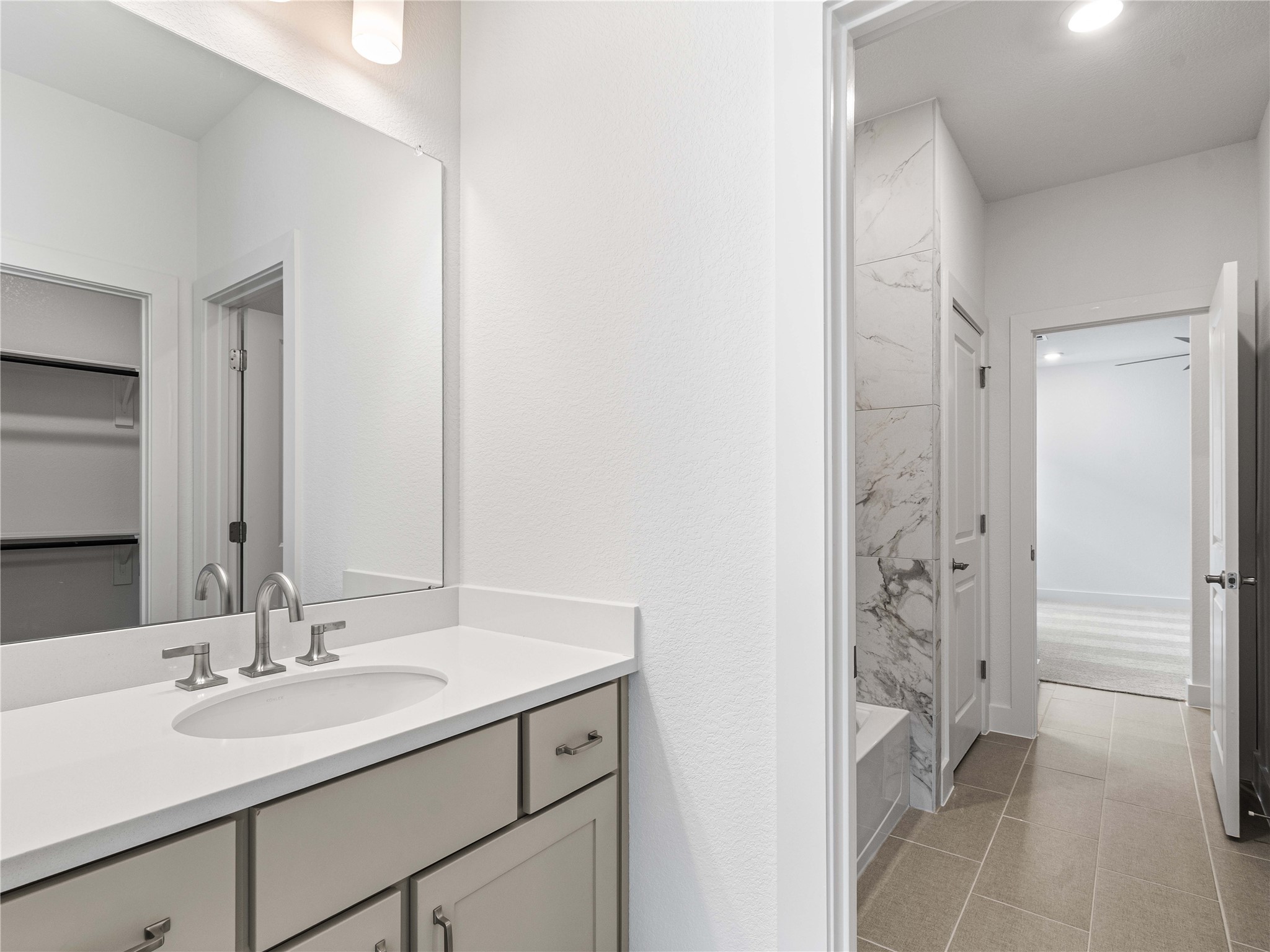 4926 Grapevine Lane Manvel, TX 77578 - Photo 20 of 41 a bathroom with a sink and a mirror