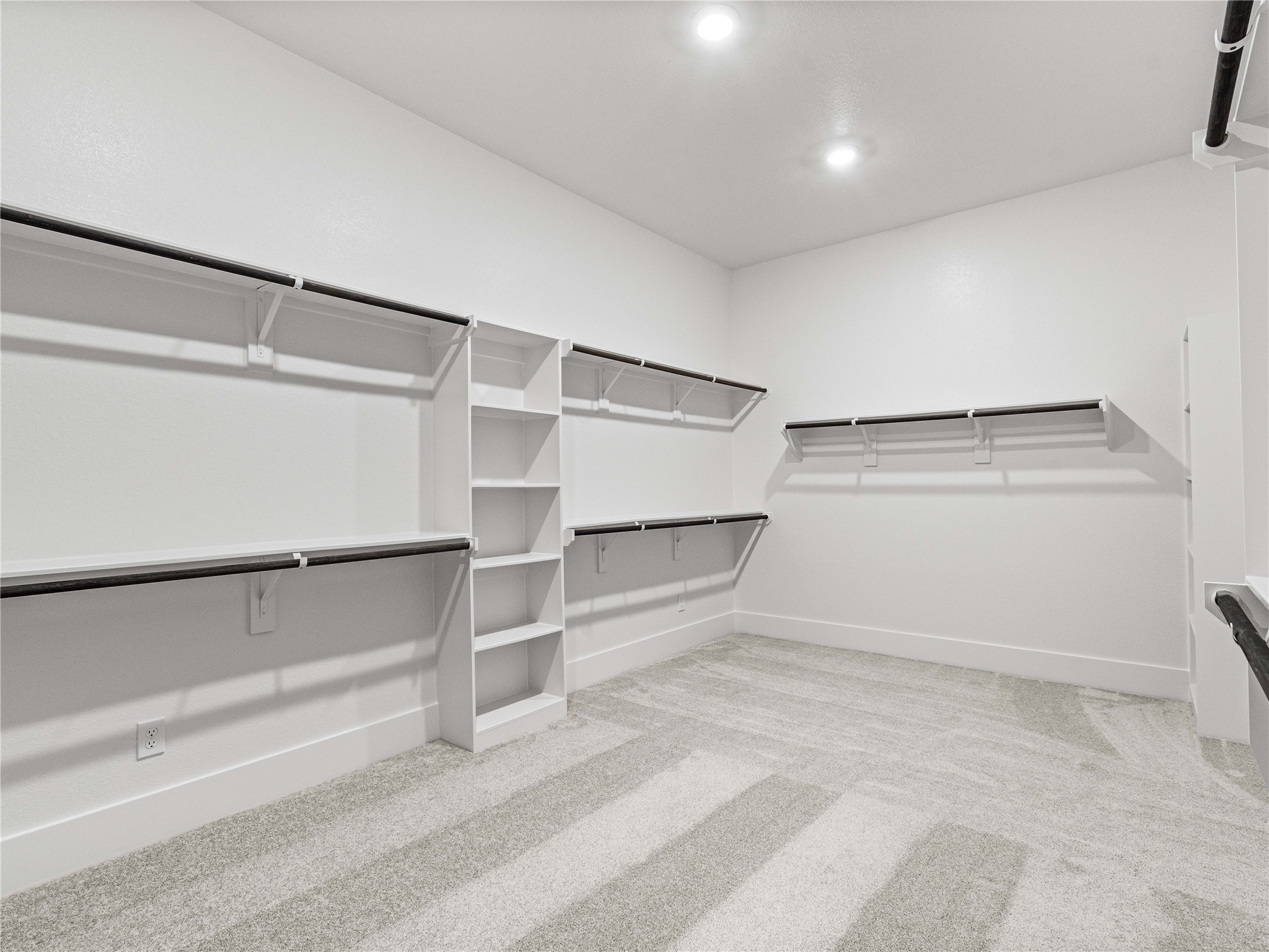 4926 Grapevine Lane Manvel, TX 77578 - Photo 29 of 41 a view of an empty walk in closet