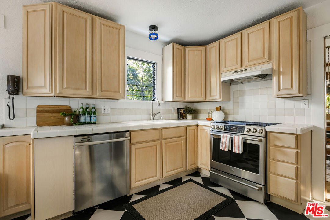 1643 Whitefield Road Pasadena, CA 91104 - Photo 14 of 31