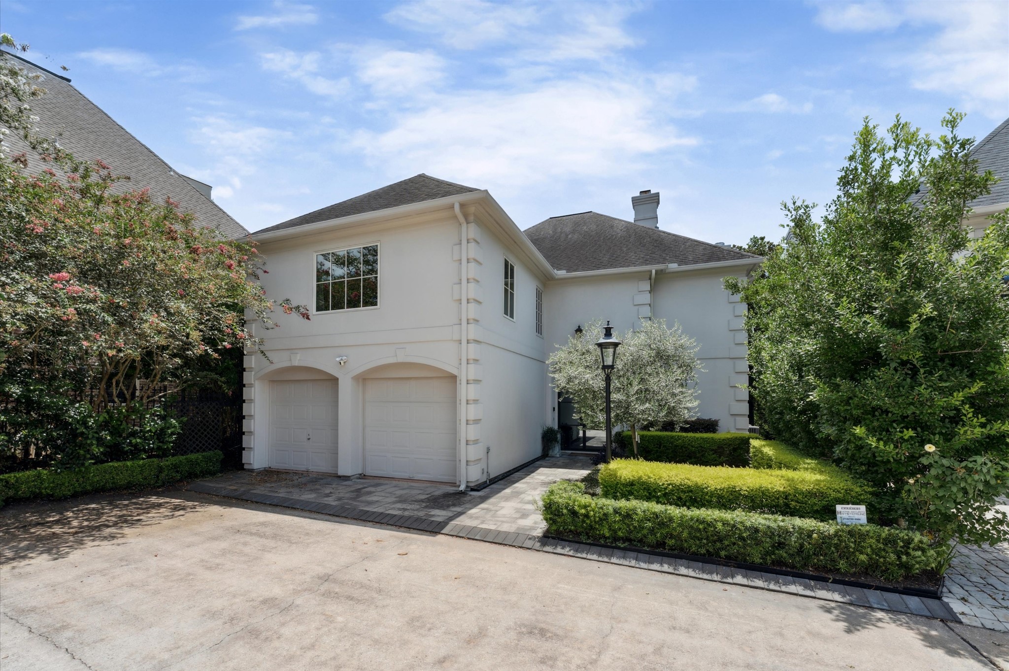 7 Marilane Street Houston, TX 77007 - Photo 3 of 45 a front view of a house with a garden