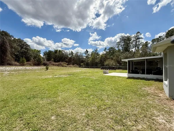 a view of a house with backyard and garden