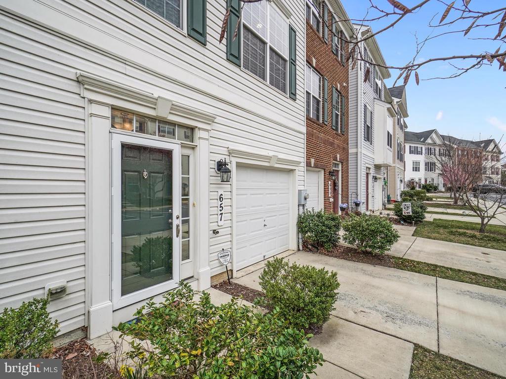 657 Tivoli Road Frederick, MD 21703 - Photo 4 of 44