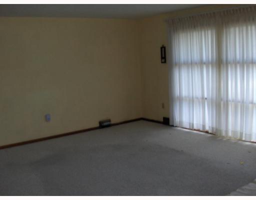 597 Wack Drive Rochester, PA 15074 - Photo 2 of 9 Living Room.