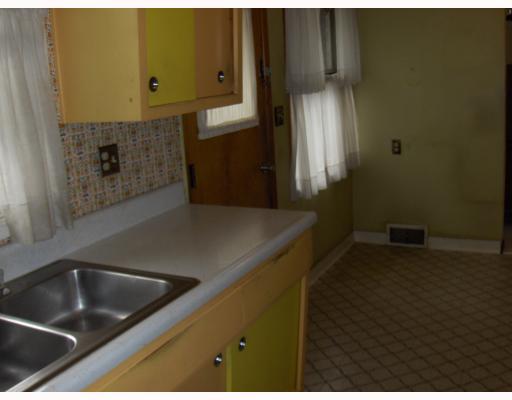 597 Wack Drive Rochester, PA 15074 - Photo 4 of 9 Kitchen.