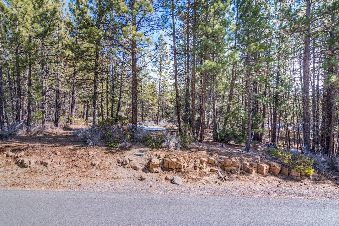 60042 Turquoise Road Bend, OR 97702 - Photo 2 of 11 2