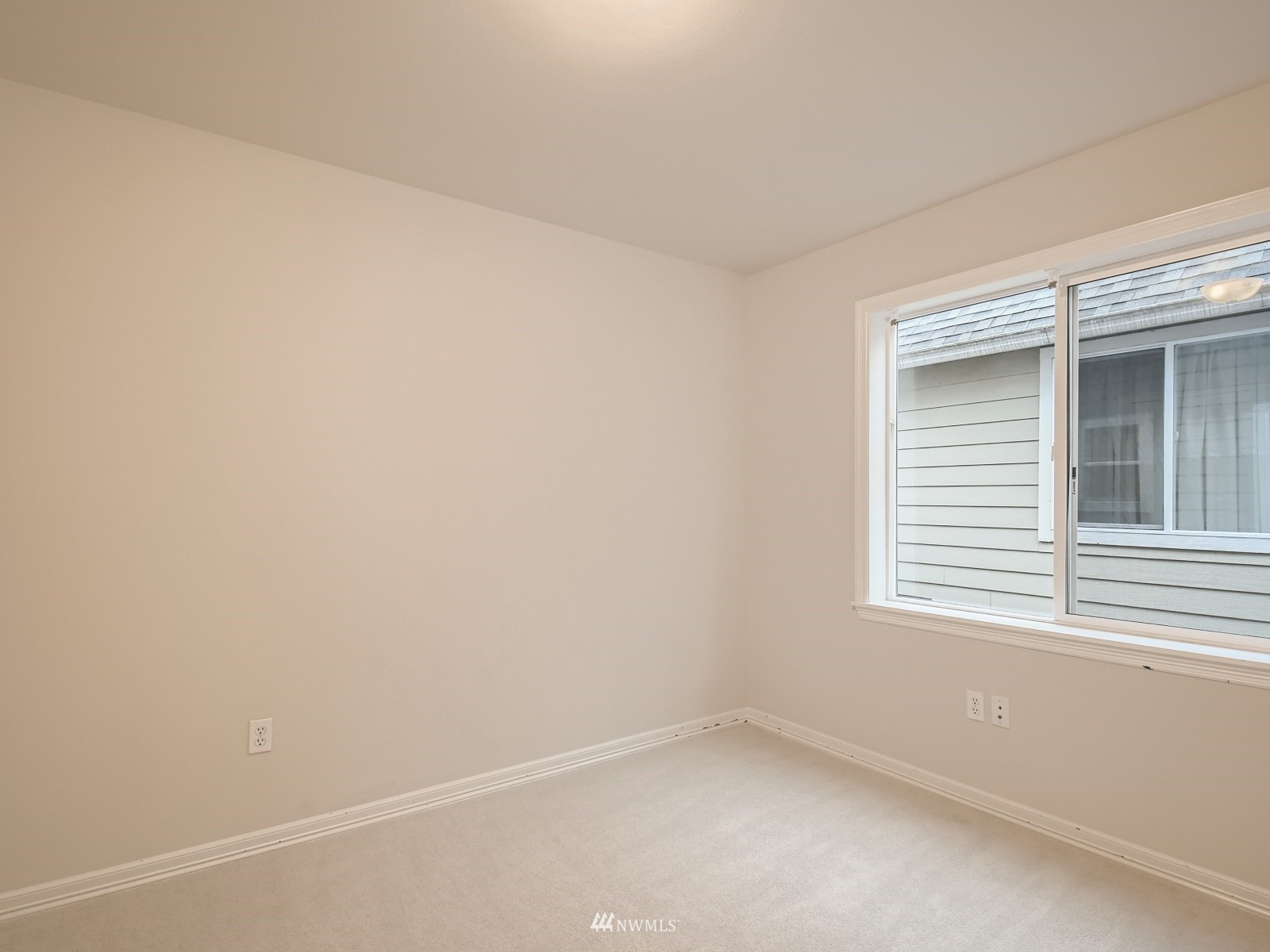 5232 Northeast 3rd Place Renton, WA 98059 - Photo 20 of 28 an empty room with a window