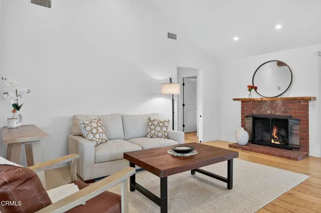 $1,225,000 | 412 Dayloma Avenue, Ventura, CA 93003