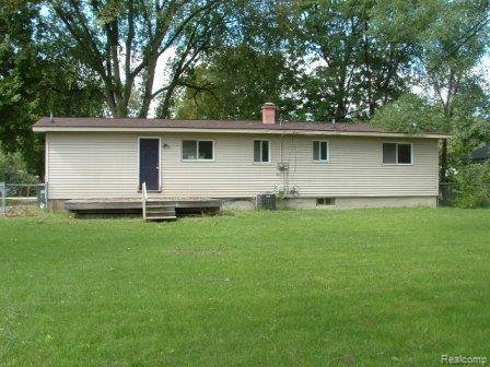 2495 Harrison Avenue Rochester, MI 48307 - Photo 2 of 12 008.JPG