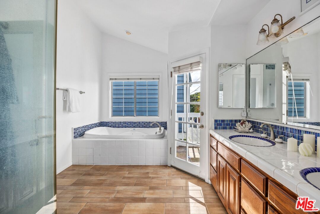 459 35th Street Manhattan Beach, CA 90266 - Photo 17 of 30