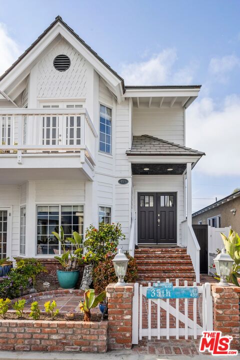 459 35th Street Manhattan Beach, CA 90266 - Photo 5 of 30