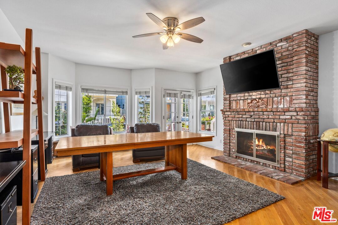 459 35th Street Manhattan Beach, CA 90266 - Photo 6 of 30