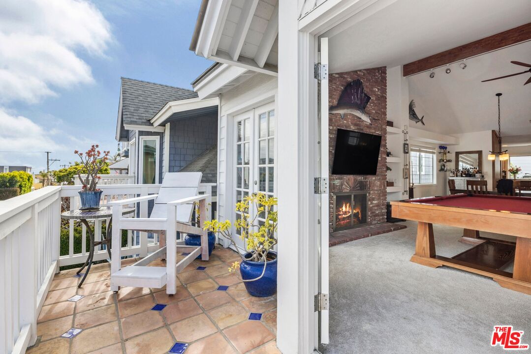 459 35th Street Manhattan Beach, CA 90266 - Photo 7 of 30