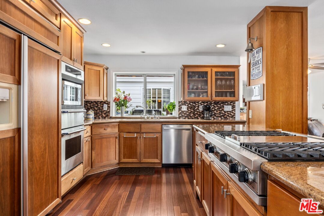 459 35th Street Manhattan Beach, CA 90266 - Photo 10 of 30