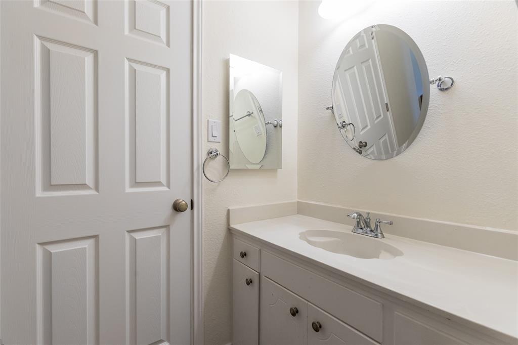 40 Carriage Road Abilene, TX 79605 - Photo 21 of 40 a bathroom with a sink and mirror