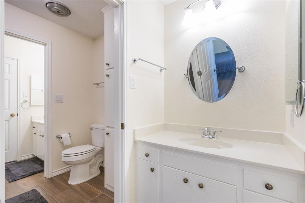40 Carriage Road Abilene, TX 79605 - Photo 25 of 40 a bathroom with a toilet a sink and a mirror