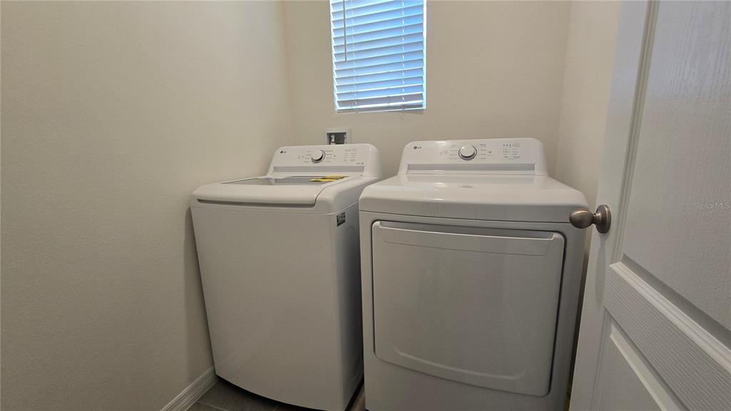 1784 Bull Hl Road Kissimmee, FL 34744 - Photo 22 of 33 a utility room with dryer and washer