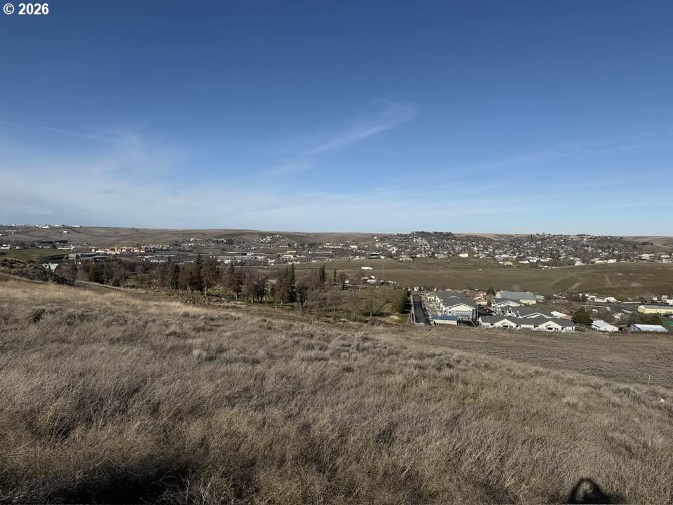 1213 Southwest 17th Place Pendleton, OR 97801 - Photo 2 of 8 a view of a city