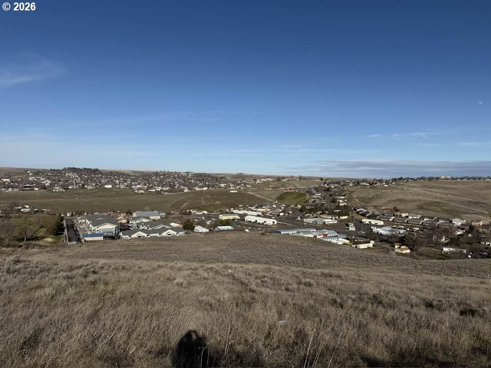 1213 Southwest 17th Place Pendleton, OR 97801 - Photo 3 of 8 a view of a city