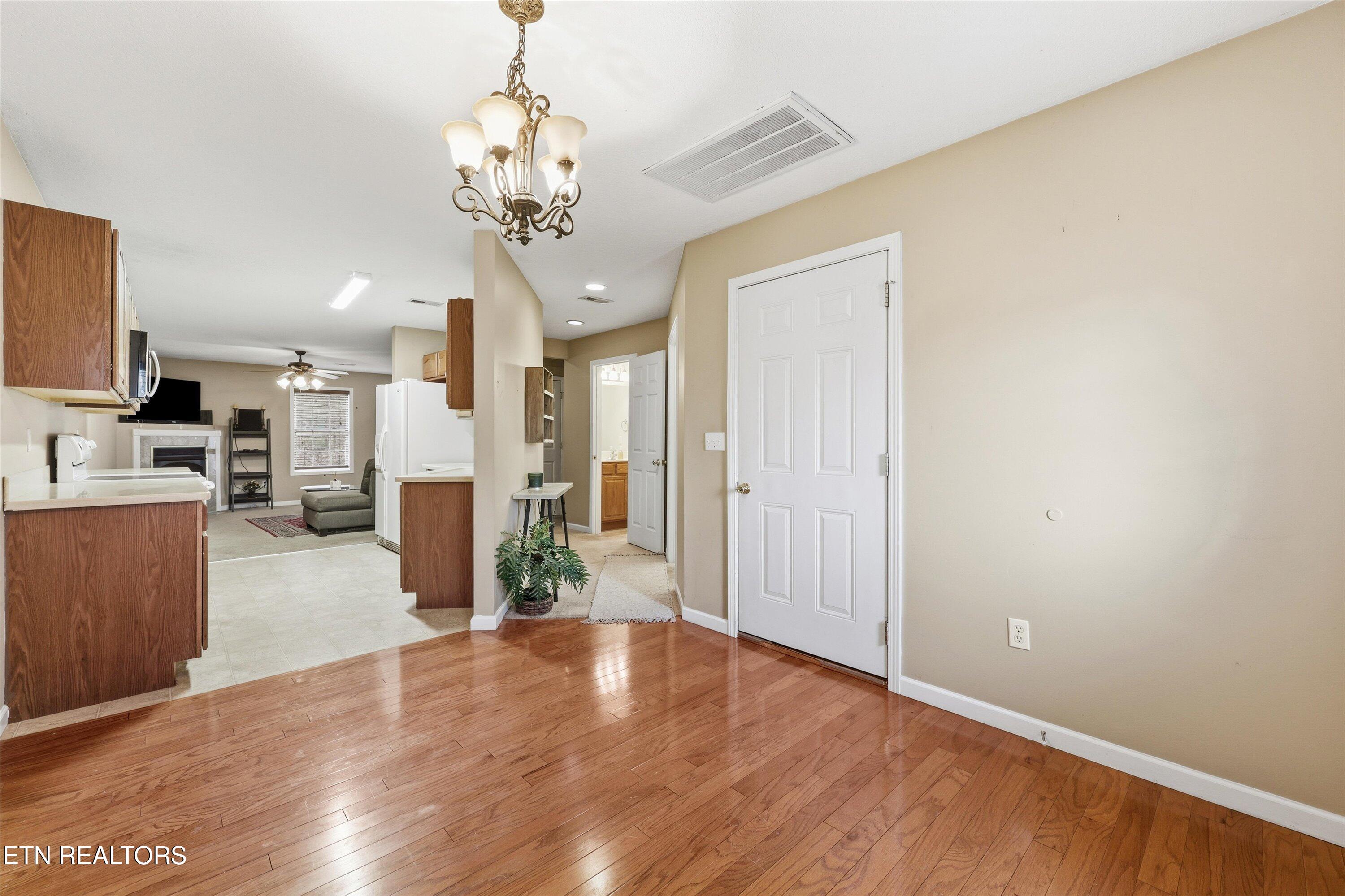 209 Covington Lane Maryville, TN 37804 - Photo 7 of 24 07-209 Covington Ln 09