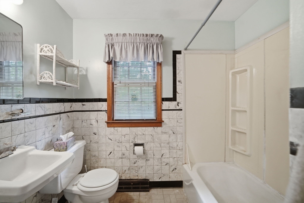 40 West Canton Circle Springfield, MA 01104 - Photo 11 of 25