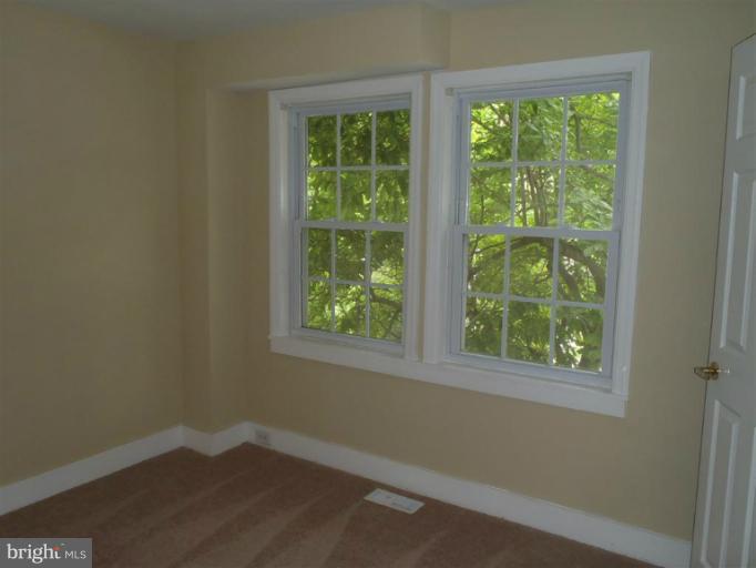 26 Midship Road Dundalk, MD 21222 - Photo 3 of 30 an empty room with a window